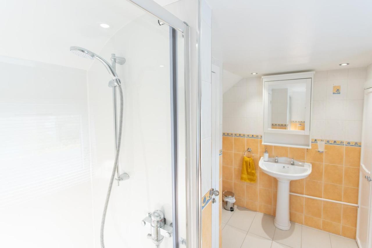 4 Private Bedroom House With 3 Parking Spaces Free Perth Buitenkant foto