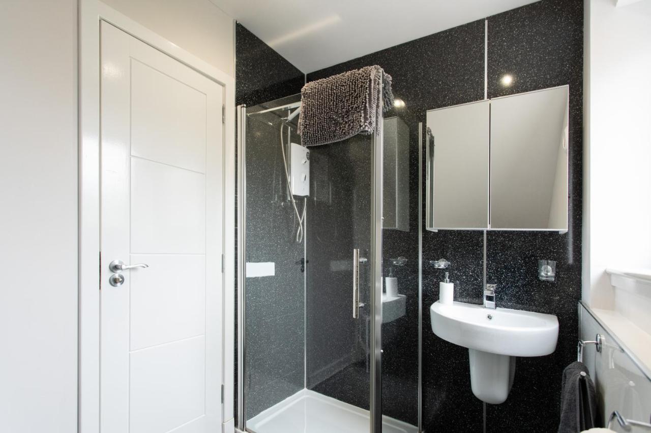 4 Private Bedroom House With 3 Parking Spaces Free Perth Buitenkant foto